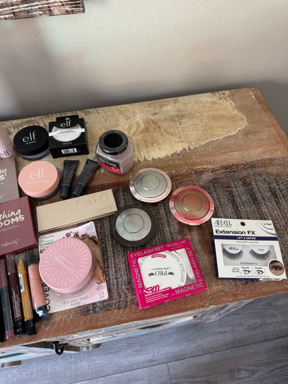 Bundle of cosmetics - Picture 3 of 4